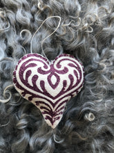 Last inn bildet i Galleri-visningsprogrammet, Hjarte, hjerte av saueskinn, dekor
